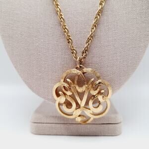 Vintage MONET Gold Tone Openwork Pendant Necklace Rope Chain 22 Inch
